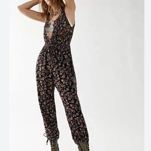 Floral V-Neck Black Ju